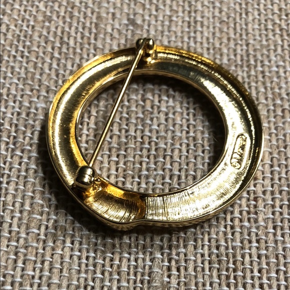 MONET Vintage Gold Tone Circle Brooch Lapel Pin - Picture 5 of 5